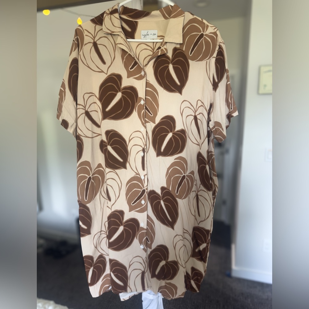🌺 Nyla + Co Button-Down Short Sleeve Dress – Tropical Anthurium Print 🌺